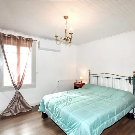 Authentique Maison Piscine 度假居 *